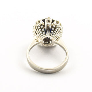 Entourage-Ring aus Weißgold mit Saphir und Brillant
