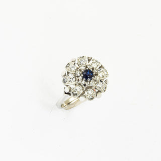 Entourage-Ring aus Weißgold mit Saphir und Diamant