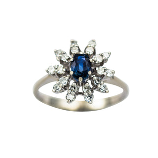 Saphirring aus Weißgold mit Diamant