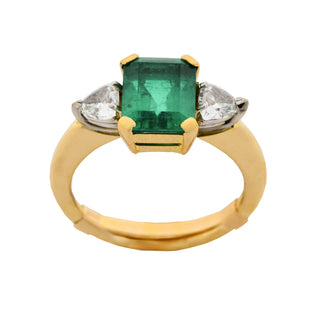 Smaragdring aus Gelbgold mit Diamant