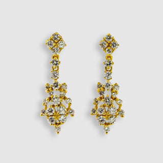 Ohrhänger aus Gelbgold mit Brillanten.