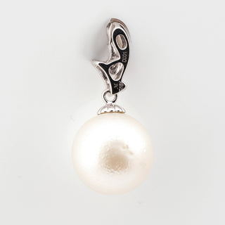 Perlenanhänger aus 750 Weißgold mit Brillant, nachhaltiger second hand Schmuck perfekt aufgearbeitet