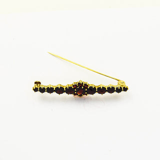 Granatbrosche aus 333 Gelbgold, nachhaltiger second hand Schmuck perfekt aufgearbeitet
