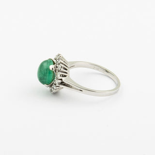 Entourage-Ring aus 750 Weißgold mit Smaragd und Brillant, nachhaltiger second hand Schmuck perfekt aufgearbeitet