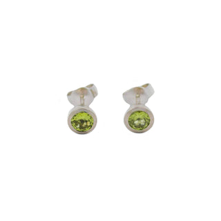 Ohrstecker aus 585 Weißgold mit Peridot, nachhaltiger second hand Schmuck perfekt aufgearbeitet