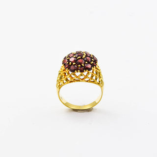 Granatring aus 750 Gelbgold, nachhaltiger second hand Schmuck perfekt aufgearbeitet