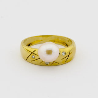 Ring aus 585 Gelbgold mit Perle und Diamant, nachhaltiger second hand Schmuck perfekt aufgearbeitet