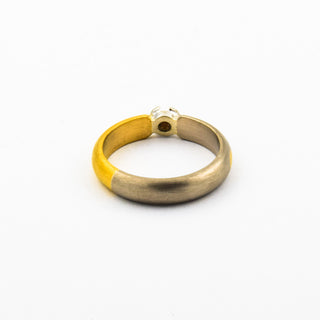 Rubinring aus 750 Gelb- und Weißgold, nachhaltiger second hand Schmuck perfekt aufgearbeitet