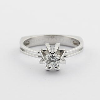 Solitärring aus 750 Weißgold mit Brillant, nachhaltiger second hand Schmuck perfekt aufgearbeitet