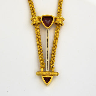 Collier aus Gelbgold mit Granat und Diamant, neuwertig