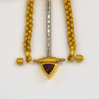 Collier aus Gelbgold mit Granat und Diamant, neuwertig