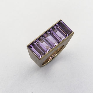 Ring Nonne? aus Weißgold mit Amethyst, neuwertig