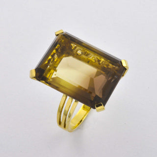 Ring aus Gelbgold mit Rauchquarz