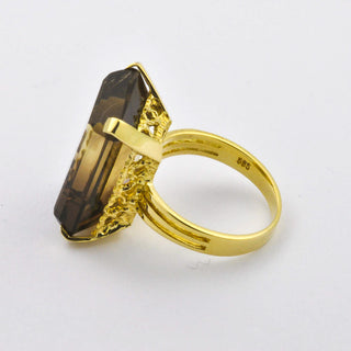 Ring aus Gelbgold mit Rauchquarz