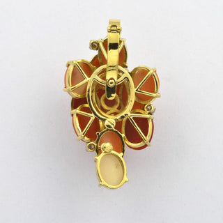 Korallenanhänger aus Gelbgold mit Brillant