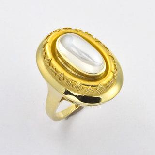 Ring aus Gelbgold mit Mondstein