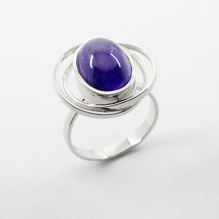 Ring aus Weißgold mit Amethyst