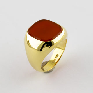 Ring aus Gelbgold mit Karneol