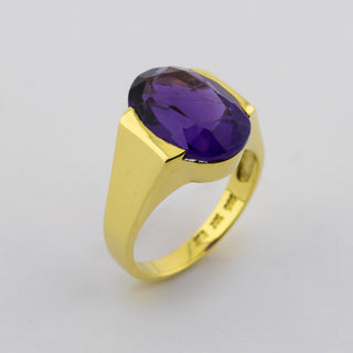 Ring aus Gelbgold mit Amethyst