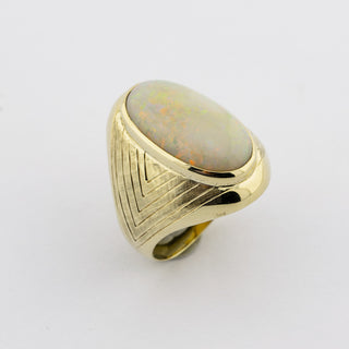 Ring aus Gelbgold mit Opal