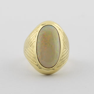 Ring aus Gelbgold mit Opal