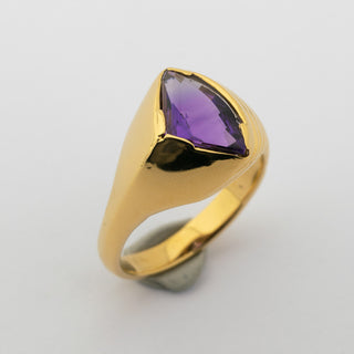 Ring aus Gelbgold mit Amethyst