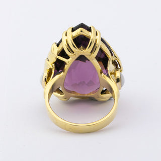 Ring aus Gelbgold mit Amethyst und Opal