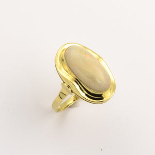 Ring aus Gelbgold mit Opal