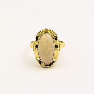 Ring aus Gelbgold mit Opal