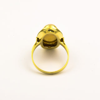 Ring aus Gelbgold mit Opal