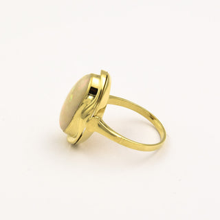 Ring aus Gelbgold mit Opal