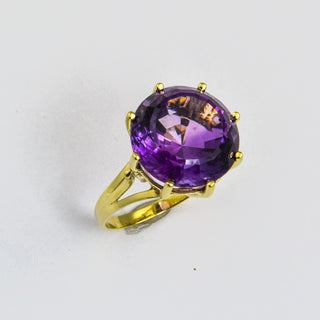 Ring aus Gelbgold mit Amethyst