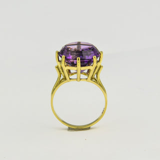 Ring aus Gelbgold mit Amethyst