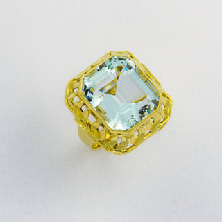 Ring aus Gelbgold mit Aquamarin