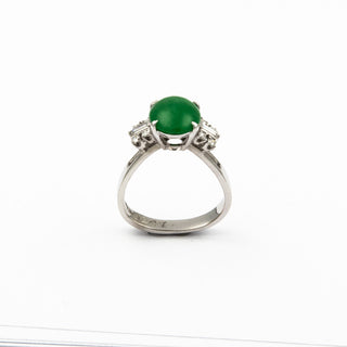 Ring aus Weißgold mit Jade, Brillant und Diamant