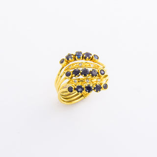 Ring aus Gelbgold mit Saphir und Diamant