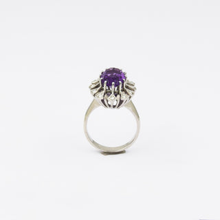 Entourage-Ring aus Weißgold mit Amethyst und Brillant