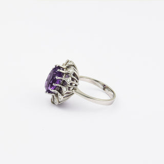 Entourage-Ring aus Weißgold mit Amethyst und Brillant