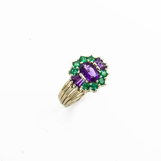 Ring aus Weißgold mit Amethyst und Smaragd