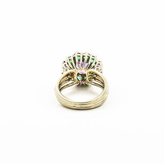 Ring aus Weißgold mit Amethyst und Smaragd