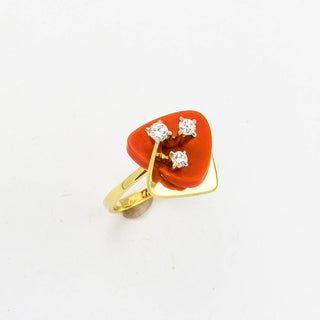 Korallenring aus Gelbgold mit Brillant
