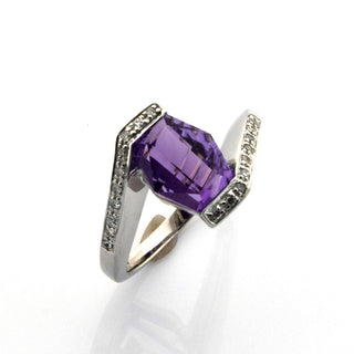 Ring aus Weißgold mit Amethyst und Diamant