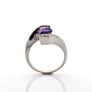 Ring aus Weißgold mit Amethyst und Diamant