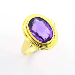 Ring aus Gelbgold mit Amethyst