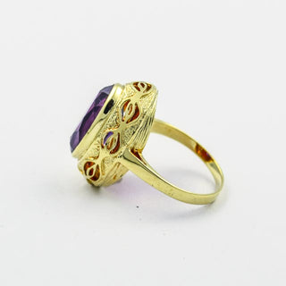 Ring aus Gelbgold mit Amethyst