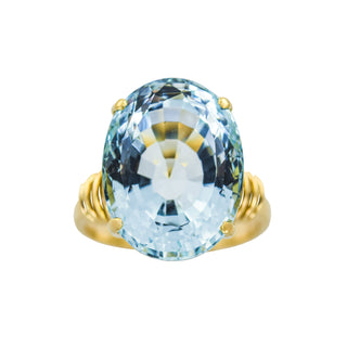 Ring aus Gelbgold mit Aquamarin