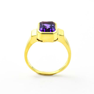 Ring aus Gelbgold mit Amethyst