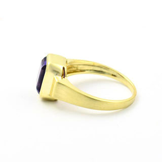 Ring aus Gelbgold mit Amethyst