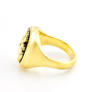 Ring aus Gelbgold mit Onyx