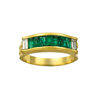 Smaragdring aus Gelbgold mit Diamant